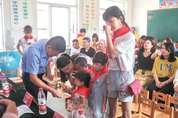 漫漫“希望”路 深深助学情_公司新闻_新闻中心_门徒娱乐