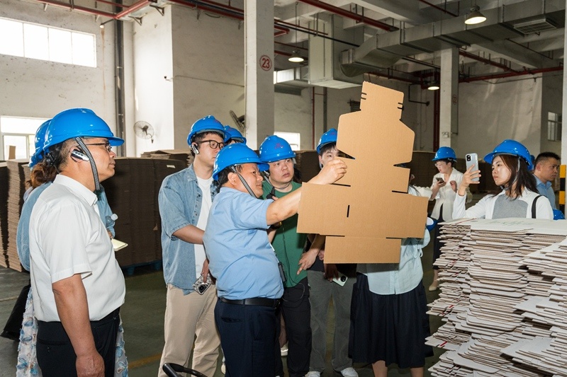 智造之光 绿色答卷 | 中央和省级媒体记者团探访平湖景包快递包装绿色治理之路_公司新闻_新闻中心_门徒娱乐