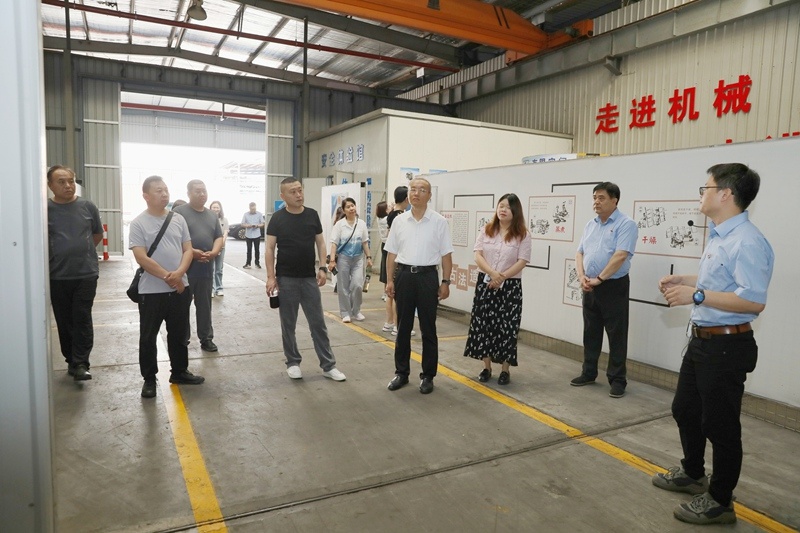 实地观摩促交流 手艺赋能助生长 | 山东省淄博市淄川区总工会党组成员、副主席冯进明一行莅临门徒娱乐纸业调研交流_公司新闻_新闻中心_门徒娱乐
