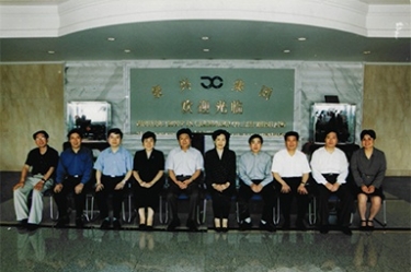 2001年6月1日，，，时任副省长叶荣宝等向导来公司检查指导“三个代表”学教活动