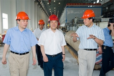 2007年5月25日，，，时任天下政协常委、经济委员会副主任、中国包装联合会会长石万鹏一行来公司视察