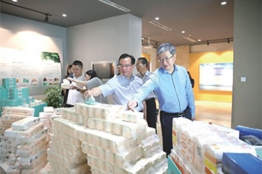 浙江省民政厅向导莅临门徒娱乐开展“三服务”活动