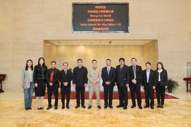 马来西亚大学同牛耳席拿督斯里黄炫硕一行莅临门徒娱乐纸业旅行交流，，，，，，共建“一带一起”人才作育培训基地