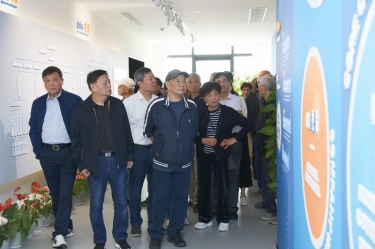 平湖市社经室老干部一行赴门徒娱乐调研